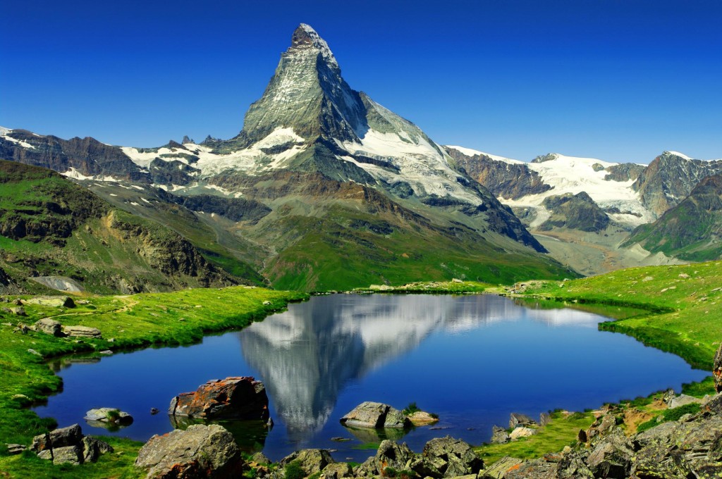 Community-life-in-le-Valais-Matterhorn-mountain[1]